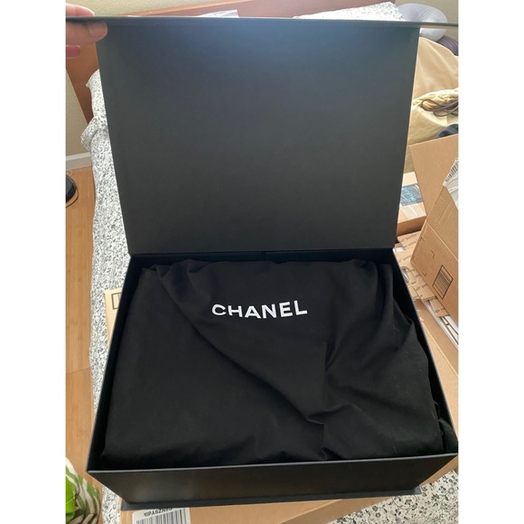 🔴SOLD🔴Authentic RARE New CHANEL Camilla Tote - Picture 3 of 16